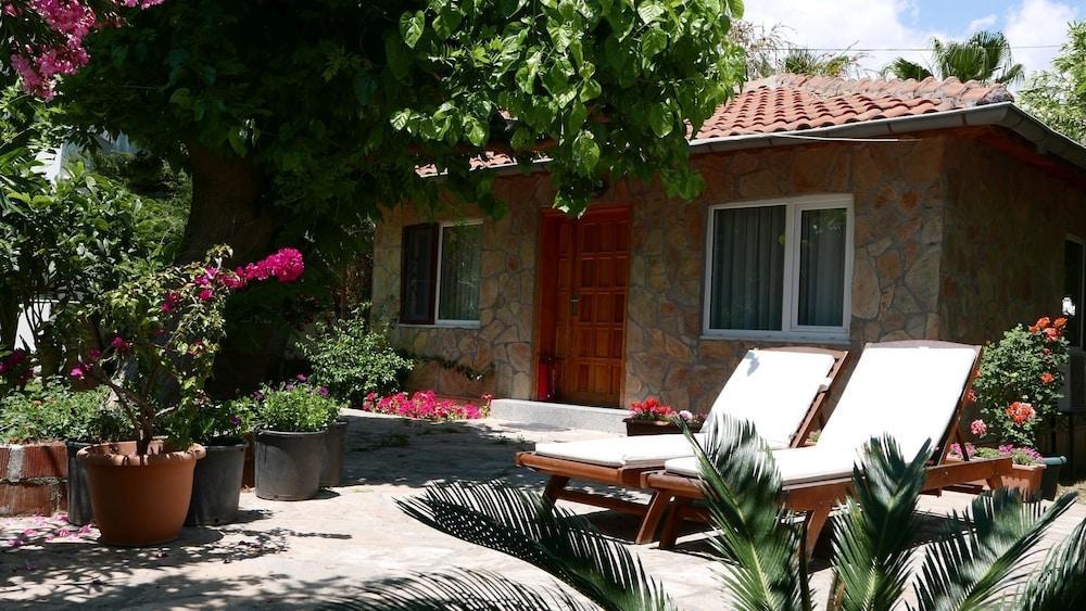 Aida Hotel Чирали Экстерьер фото
