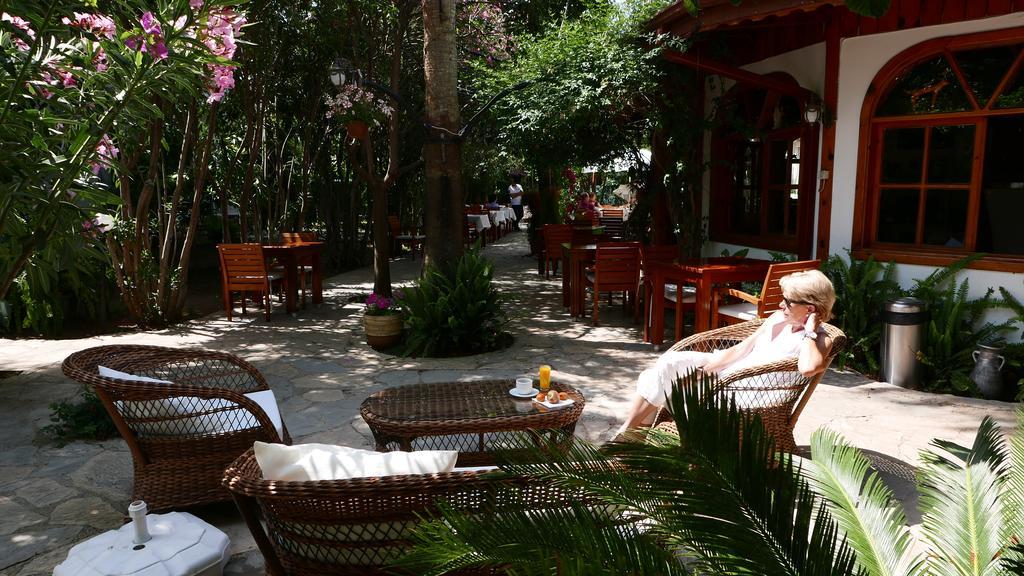 Aida Hotel Чирали Экстерьер фото