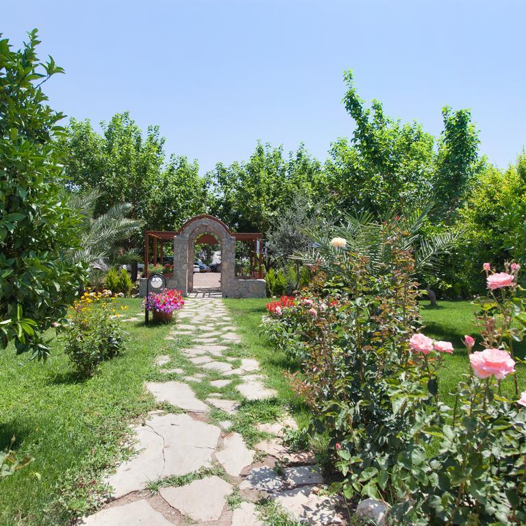 Aida Hotel Чирали Экстерьер фото