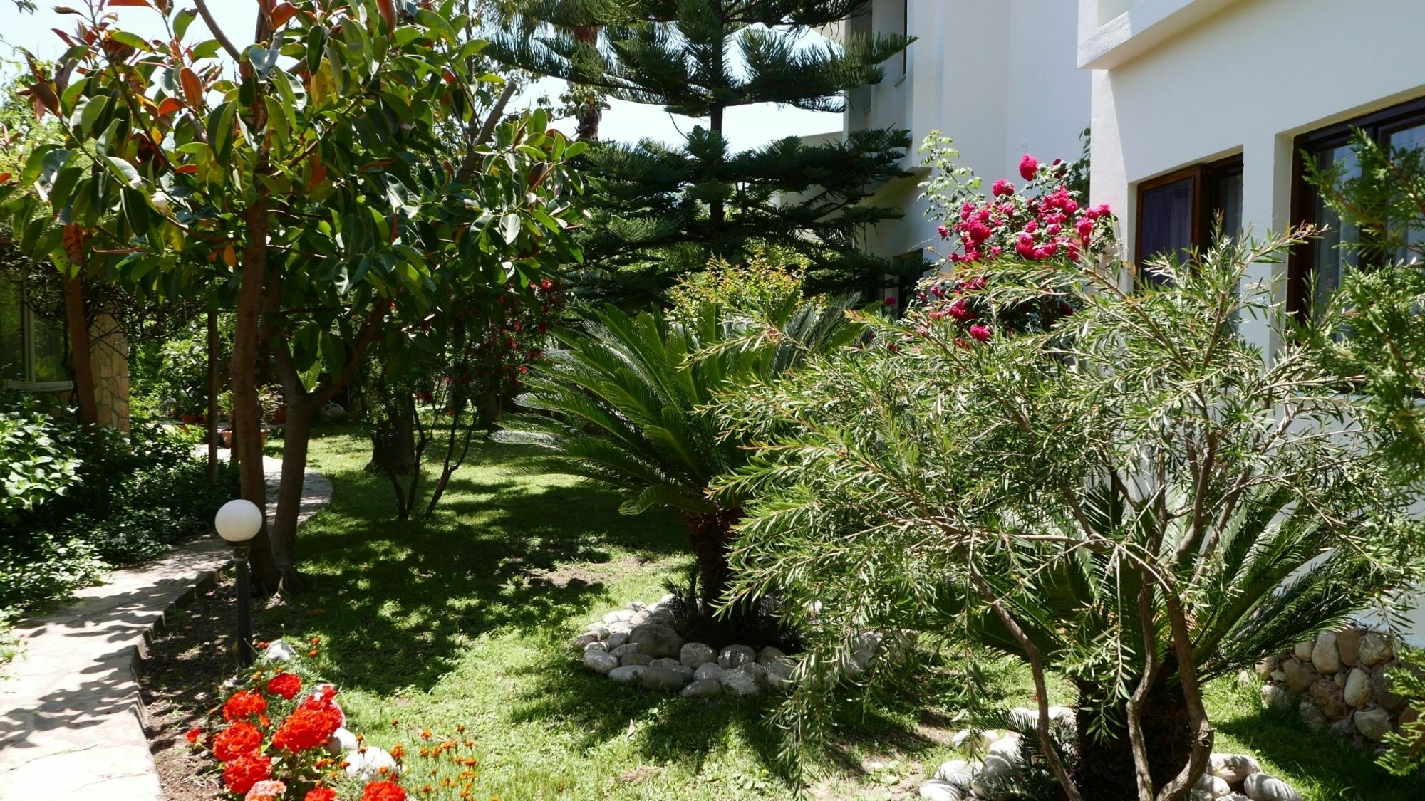 Aida Hotel Чирали Экстерьер фото